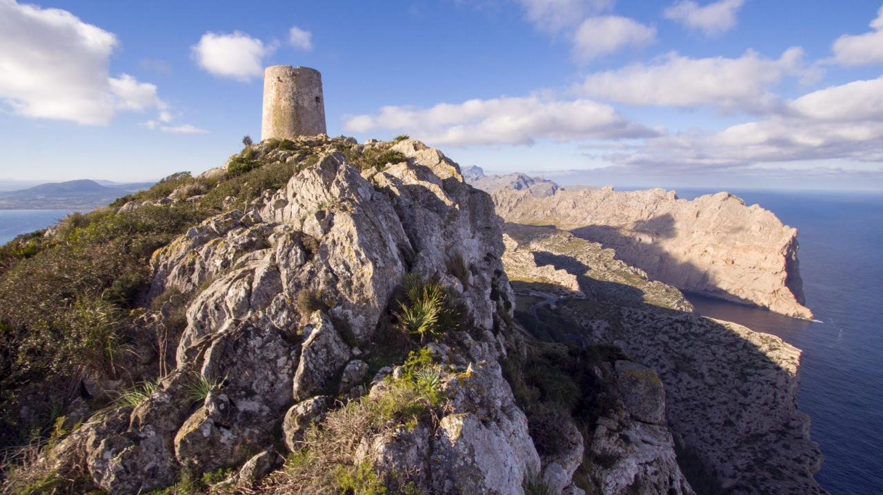 Torre de defensa en la costa de Mallorca